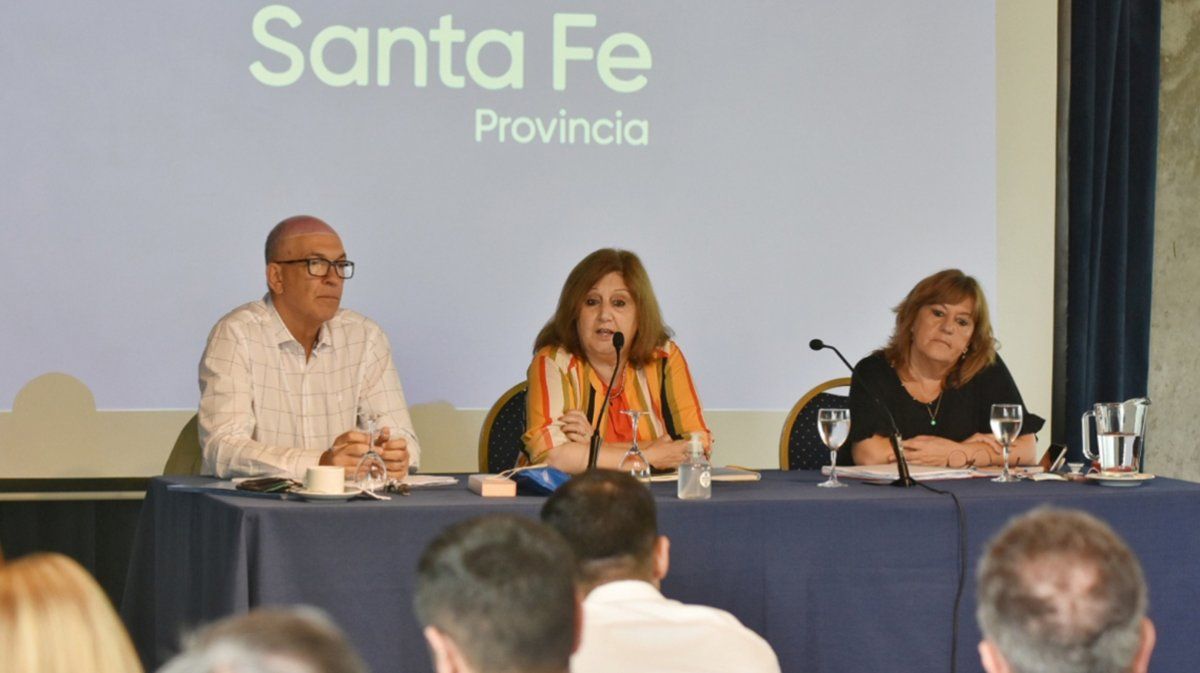 Adriana Cantero se reunió con los delegados de las nueve regionales para acordar las políticas educativas del 2022.&nbsp;