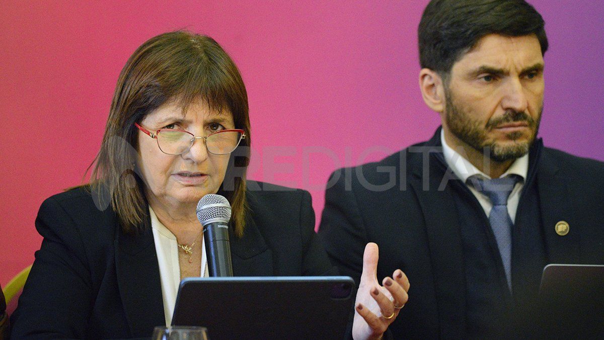 Al responder a la pregunta sobre si Mauricio Macri es considerado oficialista u opositor