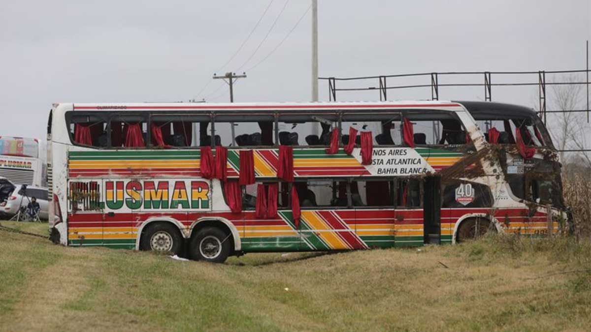 Un micro de la empresa Plusmar volcó en la ruta 2 a la altura de Chascomús el martes y una de las víctimas fatales había sido condenado por el homicidio de un hombre