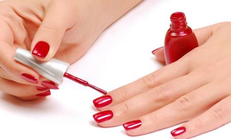 Los 3 colores de uñas que serán tendencia este otoño 2026 Los 3 colores de uñas que serán tendencia este otoño 2026