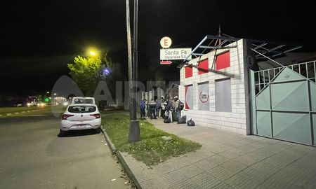 El refugio de Acción Social de la Municipalidad se encuentra en Avenida Blas Parera al 7740 y tiene lugar para 40 personas. El refugio de Acción Social de la Municipalidad se encuentra en Avenida Blas Parera al 7740 y tiene lugar para 40 personas.