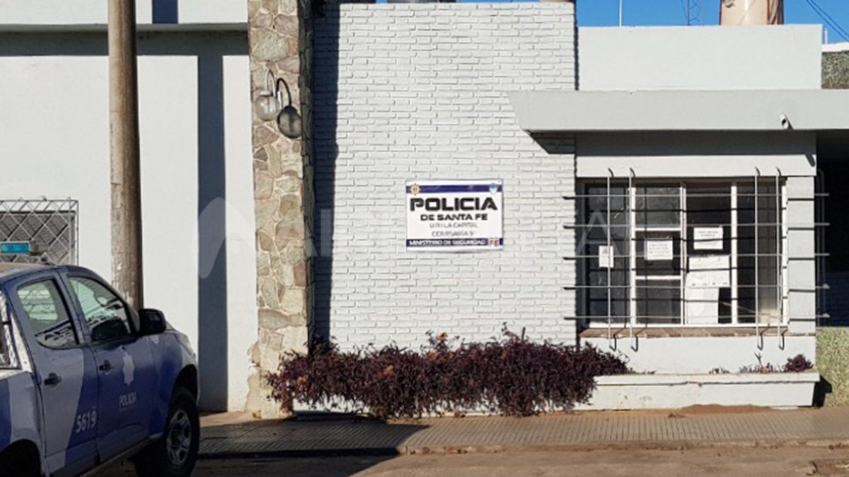 En horas de la siesta de este miércoles se produjo un&nbsp; llamativo hecho en la comisaría 9° de la ciudad de Santa Fe