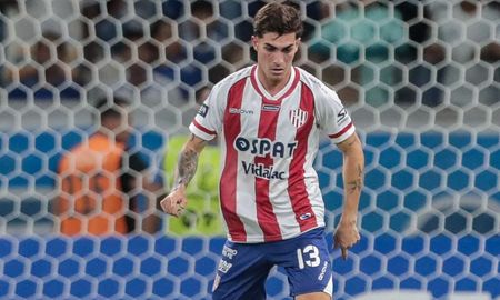 Valentín Fascendini vio a la tarjeta roja en Brasil. Valentín Fascendini vio a la tarjeta roja en Brasil.