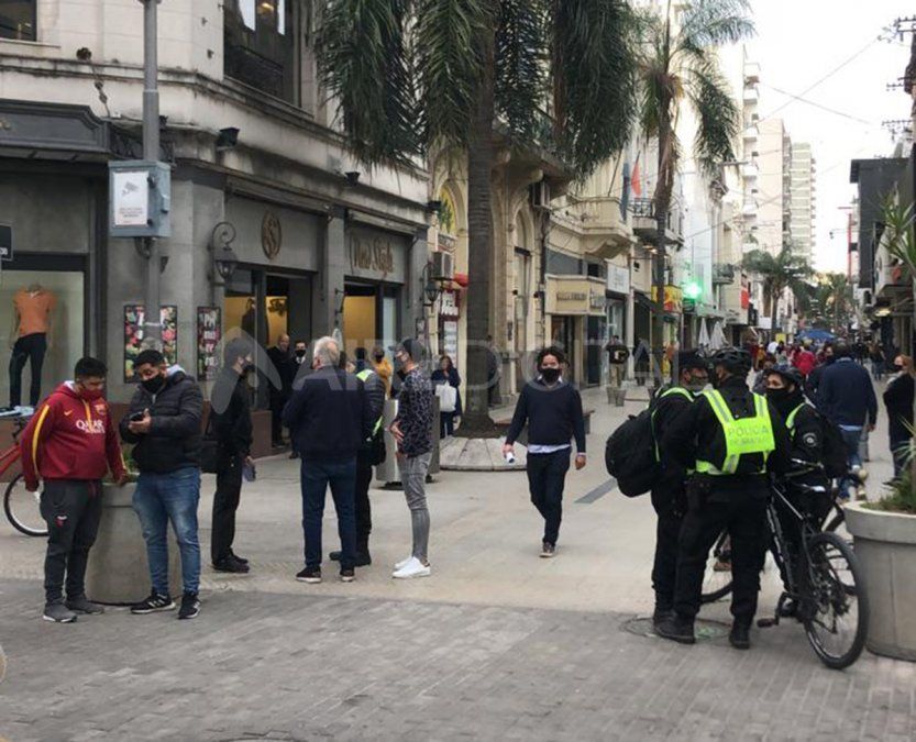 El decreto provincial habilita a los comercios a trabajar pero sin presencia de público.