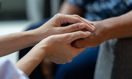 La Universidad del Gran Rosario ofrece, desde el año 2018, la Tecnicatura Universitaria en Acompañamiento Terapéutico.