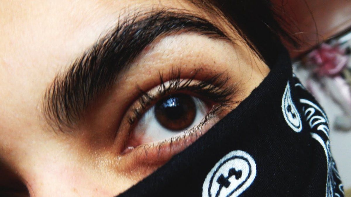 C&oacute;mo tener cejas tupidas de manera natural.