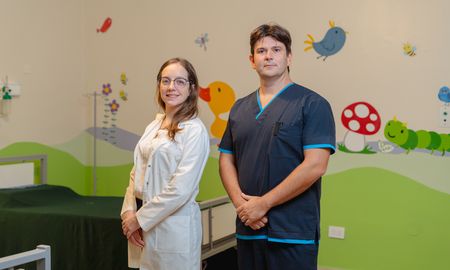 Dr. Marcelo Garozzo (Coordinador Neonatología) y Dra. Virginia Bonet (Coordinadora Pediatría). Dr. Marcelo Garozzo (Coordinador Neonatología) y Dra. Virginia Bonet (Coordinadora Pediatría).