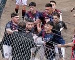 Un jugador de Villa Felisa se enfrentó a golpes con la policía. Un jugador de Villa Felisa se enfrentó a golpes con la policía.