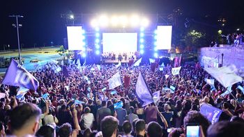 Milei cerró la campaña en Rosario: 