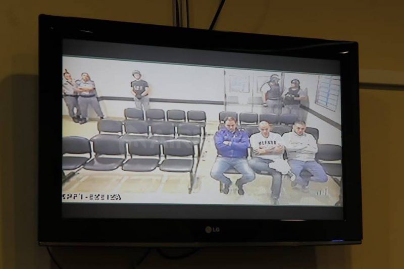 Los prófugos durante el juicio que se les hizo por los hechos delictivos cometidos en Santa Fe. Los prófugos durante el juicio que se les hizo por los hechos delictivos cometidos en Santa Fe.