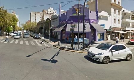 la asaltaron en un bar, un hombre le ofrecio ayudarla pero la violo en un contenedor de residuos la asaltaron en un bar, un hombre le ofrecio ayudarla pero la violo en un contenedor de residuos