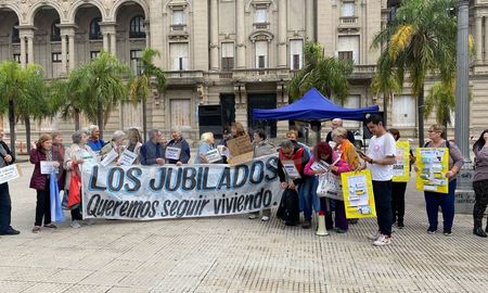 Jubilados se manifestaron frente a Casa de Gobierno en Santa Fe. Jubilados se manifestaron frente a Casa de Gobierno en Santa Fe.