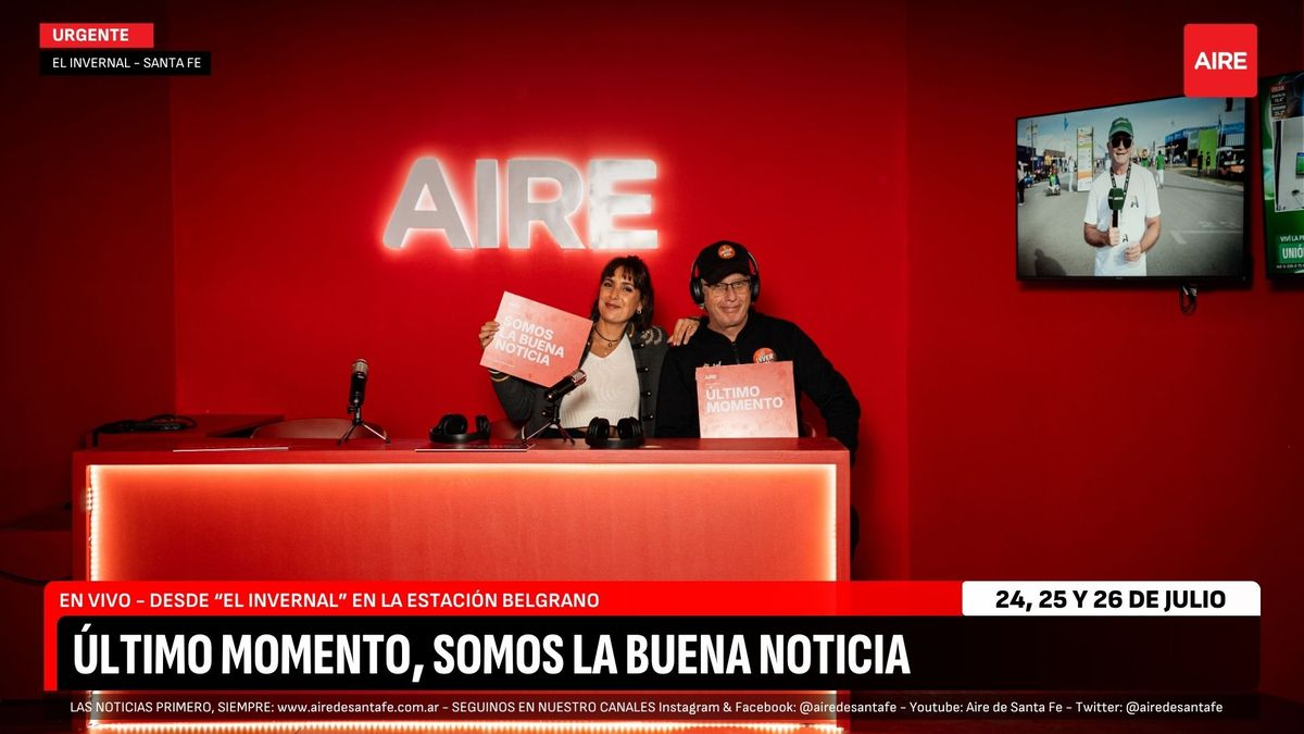 La gran comunidad de AIRE se sentó a la mesa de conductores y posó frente a las cámaras para vivir la experiencia del multimedios.