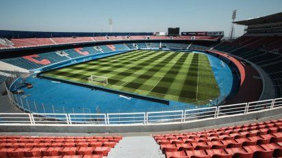 Tras los falsos casos positivos de covid-19, el fútbol paraguayo se reanuda este martes