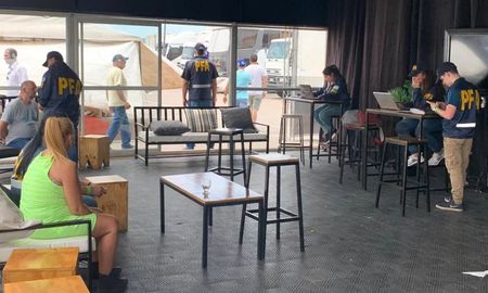dos hombres y una mujer detenidos por prostitucion vip en el turismo nacional dos hombres y una mujer detenidos por prostitucion vip en el turismo nacional