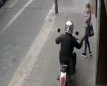 En el hospital al que fue trasladada le explicaron que fue el golpe contra el suelo lo que le provocó el fallecimiento. En el hospital al que fue trasladada le explicaron que fue el golpe contra el suelo lo que le provocó el fallecimiento.