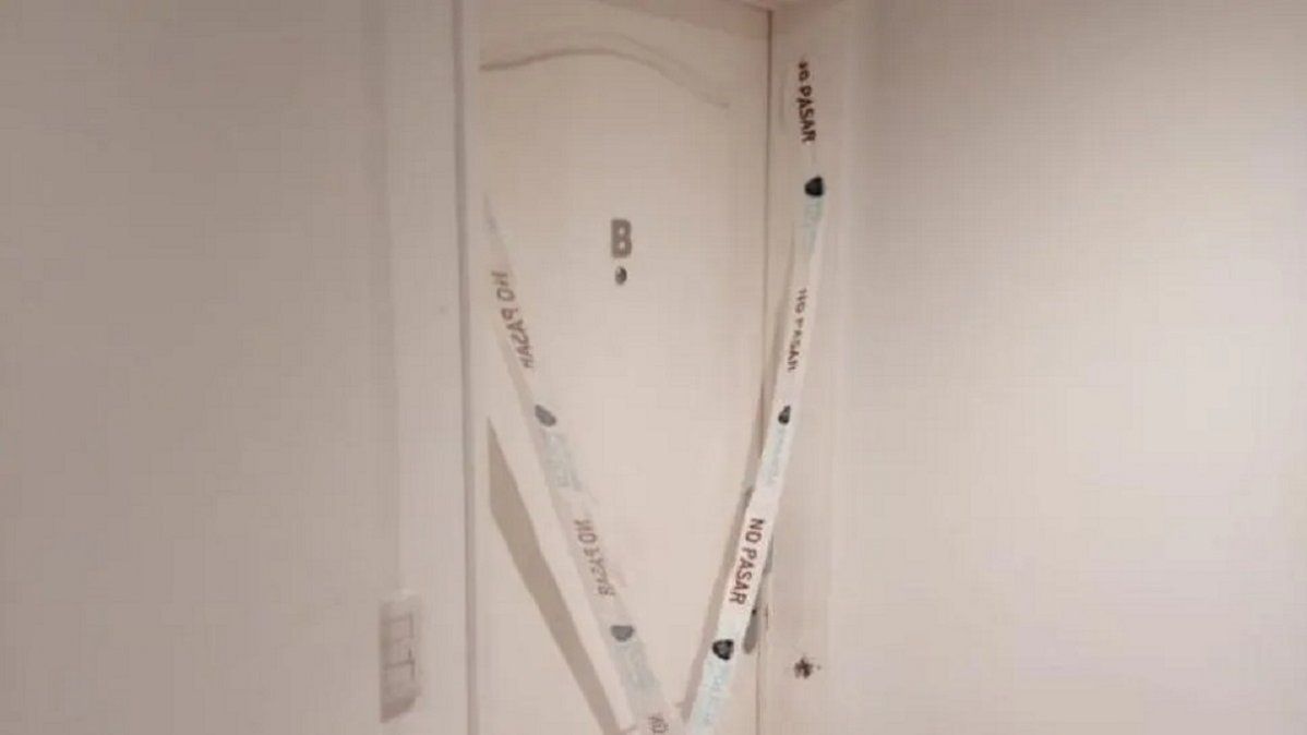 Una pareja en cuarentena se fugó del Hospital Muñiz y violó la faja de clausura de su casa