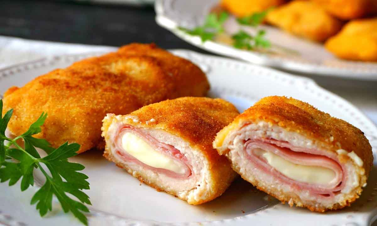 Las milanesas de pollo rellenas de jamón y queso son de las favoritas de los argentinos. Las milanesas de pollo rellenas de jamón y queso son de las favoritas de los argentinos.