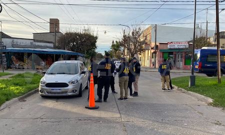 El sospechoso fue identificado cuando circulaba a bordo de un auto junto a otros tres jovenes El sospechoso fue identificado cuando circulaba a bordo de un auto junto a otros tres jovenes