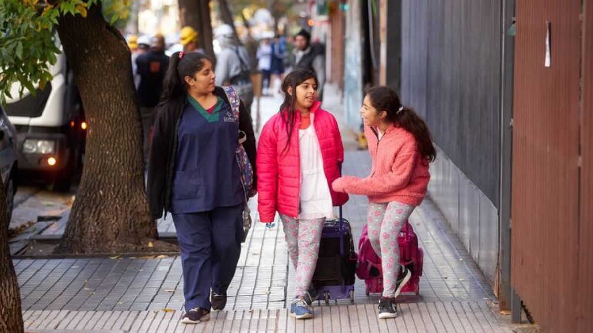 Las mujeres tienen mayores dificultades para conseguir empleo y acceder a trabajos formales.