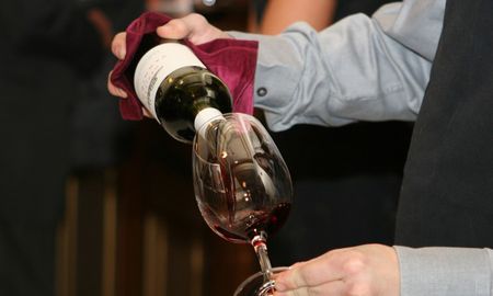 cientificos sugieren que tomar vino aliviaria la gravedad del covid-19 cientificos sugieren que tomar vino aliviaria la gravedad del covid-19