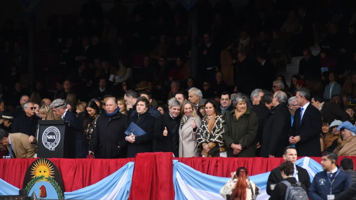En 2024 la vicepresidenta ocupaba lugar central. Este año, la hermana del Presidente y el equipo económico se consolidaron como la nueva mesa chica del poder. En 2024 la vicepresidenta ocupaba lugar central. Este año, la hermana del Presidente y el equipo económico se consolidaron como la nueva mesa chica del poder.