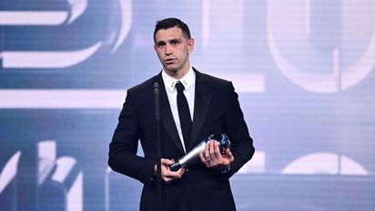 Dibu Martínez, nuevamente nominado al premio The Best al mejor arquero de la FIFA