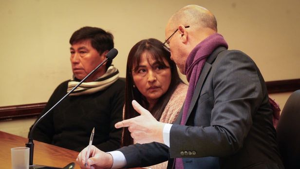 Los acusados junto a su abogado particular, Néstor Pereyra. Los acusados junto a su abogado particular, Néstor Pereyra.