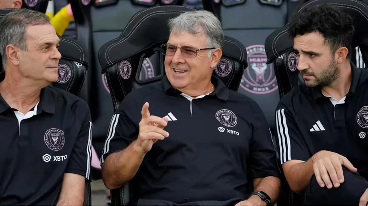 Gerardo Martino en el banco de suplentes, feliz tras la clasificación. Gerardo Martino en el banco de suplentes, feliz tras la clasificación.