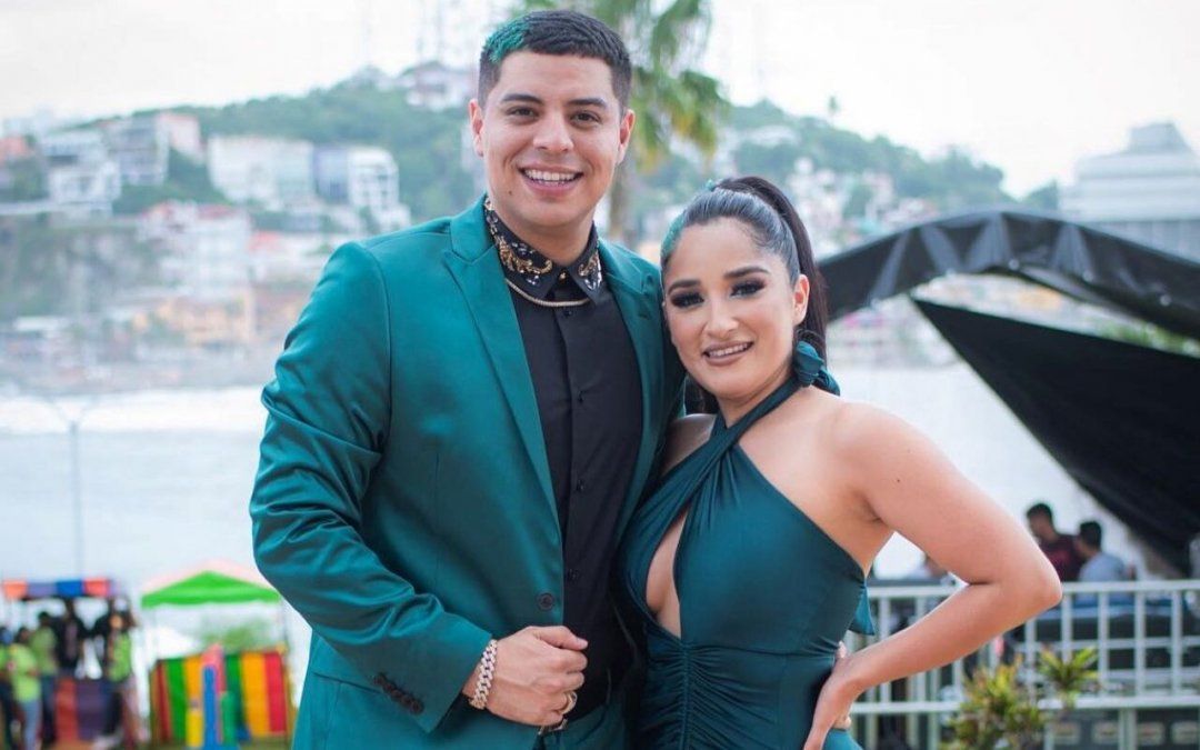 Eduin Caz y Daisy se filmaron discutiendo en su camioneta mientras le cargaban gasolina. Los detalles.