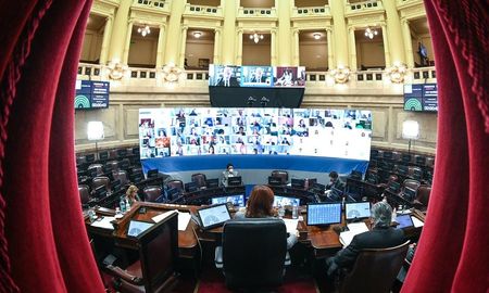 Cámara de Senadores aprobó este jueves por unanimidad y giró a Diputados, un proyecto de ley enviado por el Poder Ejecutivo para suspender las causas de caducidad de los partidos políticos Cámara de Senadores aprobó este jueves por unanimidad y giró a Diputados, un proyecto de ley enviado por el Poder Ejecutivo para suspender las causas de caducidad de los partidos políticos