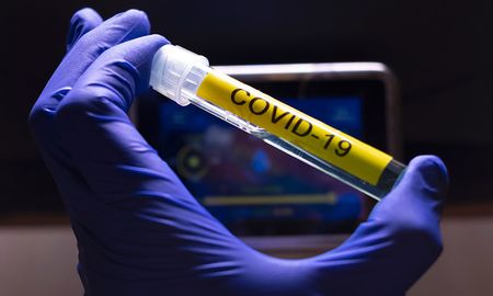 El coronavirus no tiene freno y sigue contagiando personas en el mundo. La esperanza está en la aplicación de las primeras vacunas, que podrían darse pronto. El coronavirus no tiene freno y sigue contagiando personas en el mundo. La esperanza está en la aplicación de las primeras vacunas, que podrían darse pronto.