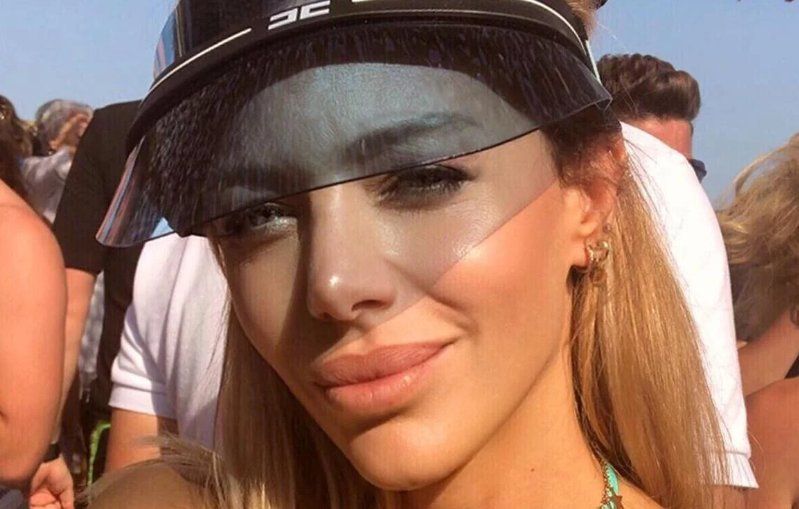 Una foto de Evangelina Anderson desató rumores sobre un retoque estético
