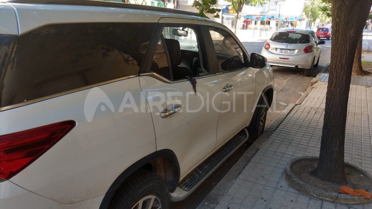 La camioneta robada es una Hilux modelo nuevo con patente AC.