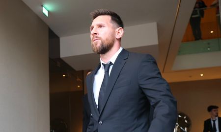 Lionel Messi sufre una molestia muscular y no jugará este martes para Paris Saint-Germain, por la Champions League. Lionel Messi sufre una molestia muscular y no jugará este martes para Paris Saint-Germain, por la Champions League.