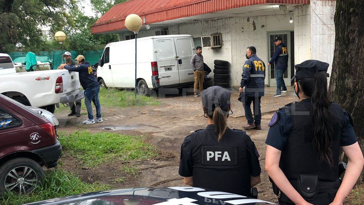 El jueves investigadores de la Policía Federal irrumpieron en la Brigada de Drogas y secuestraron documental relevante para la causa. 