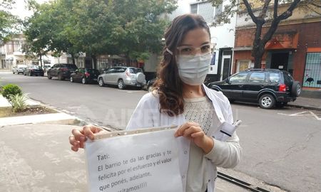 a una bioquimica le dejaron un cartel de agradecimiento en su casa a una bioquimica le dejaron un cartel de agradecimiento en su casa
