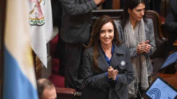La vicepresidenta Victoria Villarruel volvió a criticar implícitamente al presidente Javier Milei, por la compra de un avión en mal estado para la Fuerza Aérea Argentina.