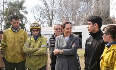 “Acordamos pasos a seguir y nuestro compromiso es acompañarlos como lo venimos haciendo desde el gobierno de la provincia de Santa Fe, con acciones y reclamos ante la Justicia”, afirmó la ministra Erika Gonnet. “Acordamos pasos a seguir y nuestro compromiso es acompañarlos como lo venimos haciendo desde el gobierno de la provincia de Santa Fe, con acciones y reclamos ante la Justicia”, afirmó la ministra Erika Gonnet.