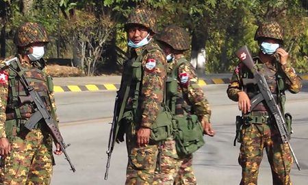 Piratas informáticos atacan webs de la junta en Myanmar, donde aumentan los arrestos selectivos. Piratas informáticos atacan webs de la junta en Myanmar, donde aumentan los arrestos selectivos.