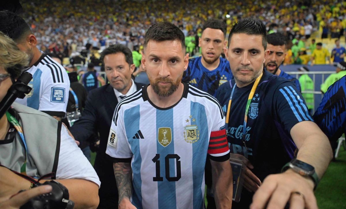 Lionel Messi tras los incidentes en la tribuna previo al partido con Brasil.