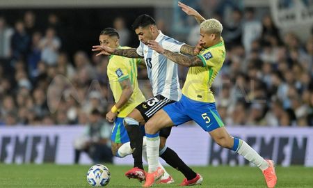 El Cuti Romero, durante la goleada por 4 a 1 de Argentina a Brasil. El Cuti Romero, durante la goleada por 4 a 1 de Argentina a Brasil.