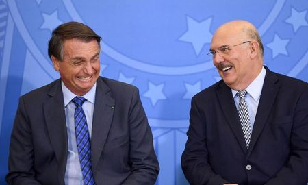 El ministro de Educación de Jair Bolsonaro, presidente de Brasil, presentó este lunes su renuncia luego de estar investigados por casos de corrupción. El ministro de Educación de Jair Bolsonaro, presidente de Brasil, presentó este lunes su renuncia luego de estar investigados por casos de corrupción.