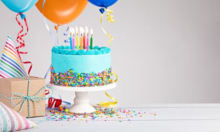 un hombre le organizo una fiesta de cumpleanos a su hijo y ocurrio algo inesperado
