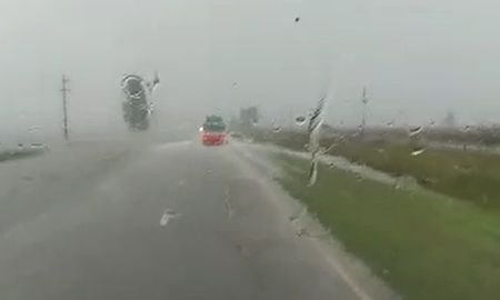 Hay cortes de rutas en la zona de Las Rosas, Los Cardos y El Trébol. Hay cortes de rutas en la zona de Las Rosas, Los Cardos y El Trébol.
