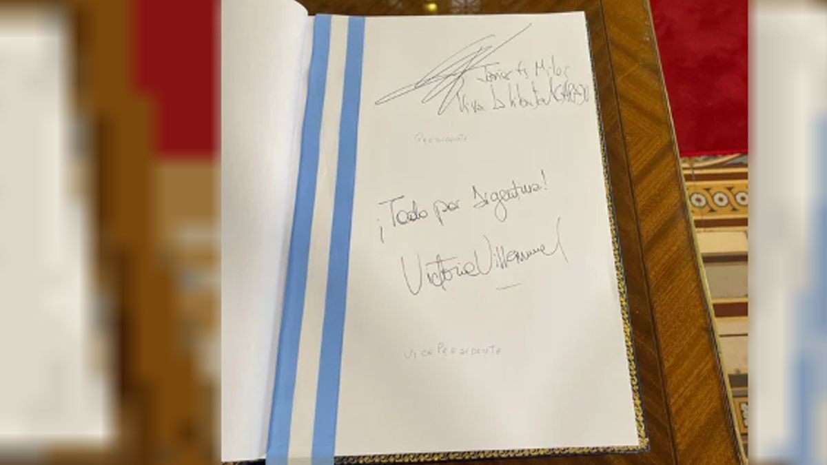 Así firmaron Milei y Villarruel en los libros de honor del Senado y Diputados
