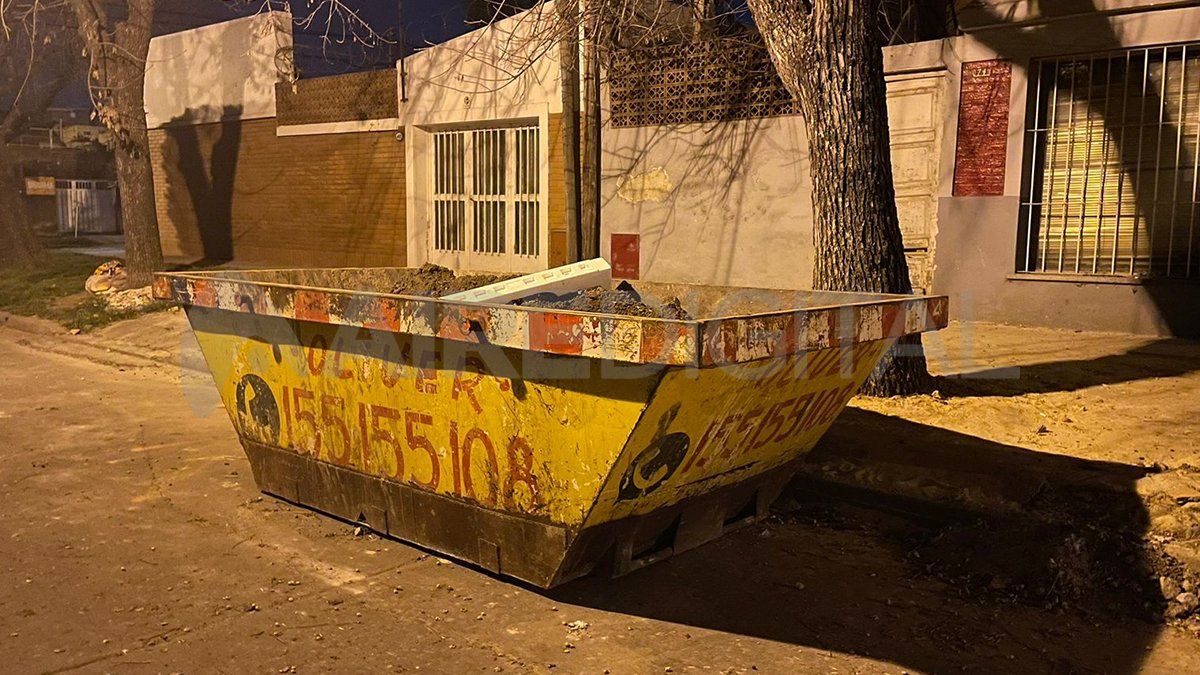 El contenedor en donde fue encontrada la menor. Vecinos la vieron y llamaron a la policía. El contenedor en donde fue encontrada la menor. Vecinos la vieron y llamaron a la policía.