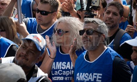 Antes del anuncio de pago, Amsafe había exigido el inmediato depósito de las cifras correspondientes. Antes del anuncio de pago, Amsafe había exigido el inmediato depósito de las cifras correspondientes.
