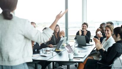 Las tres carreras universitarias que ya no se recomienda estudiar de cara al futuro, según la IA