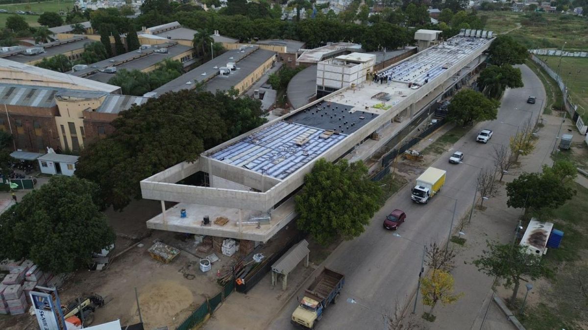 La obra en el Hospital Orlando Alassia cuenta con una inversión superior a los $8.000 millones del gobierno de la provincia de Santa Fe. La obra en el Hospital Orlando Alassia cuenta con una inversión superior a los $8.000 millones del gobierno de la provincia de Santa Fe.